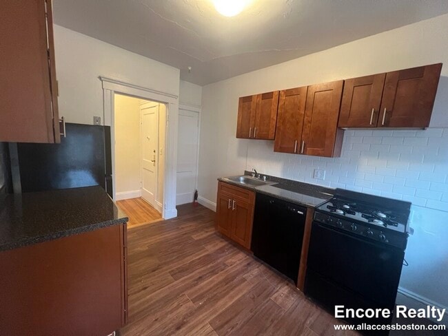 1634 Commonwealth Ave, Unit 24 in Boston, MA - Foto de edificio - Building Photo