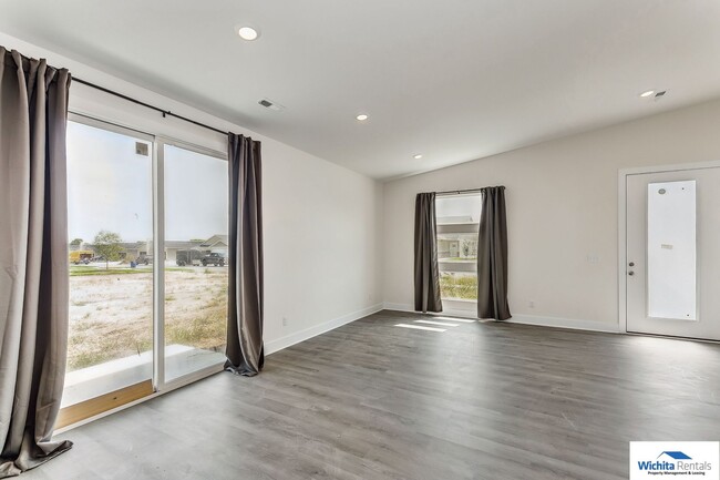 9804 E Annabelle Cir in Wichita, KS - Building Photo - Building Photo