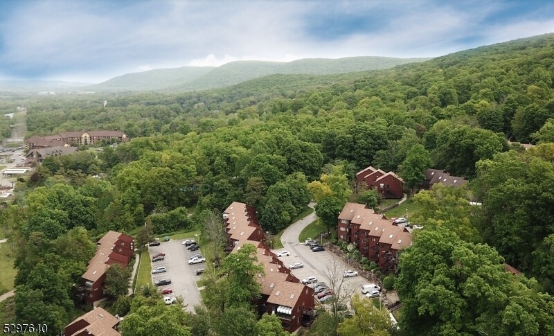 2 Gunstock Dr in Vernon, NJ - Building Photo