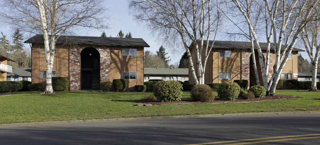 Colonial East Apartments in Vancouver, WA - Building Photo - Building Photo