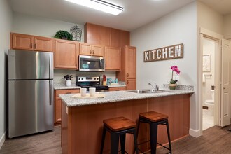 Webster Ridge Apartments in Gladstone, OR - Foto de edificio - Building Photo