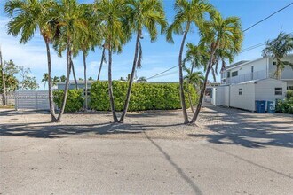 230 Jolly Roger Dr in Key Largo, FL - Building Photo - Building Photo