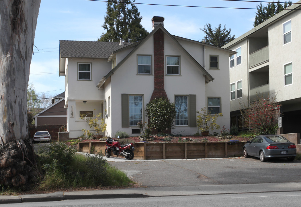 1137 El Camino Real in Burlingame, CA - Building Photo