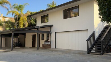 1685 Burgundy Rd in Encinitas, CA - Foto de edificio - Building Photo