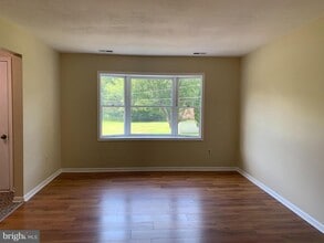 249 Periwinkle Ave in Langhorne, PA - Building Photo - Building Photo