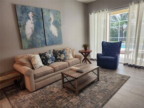 5274 Far Oak Cir in Sarasota, FL - Foto de edificio - Building Photo