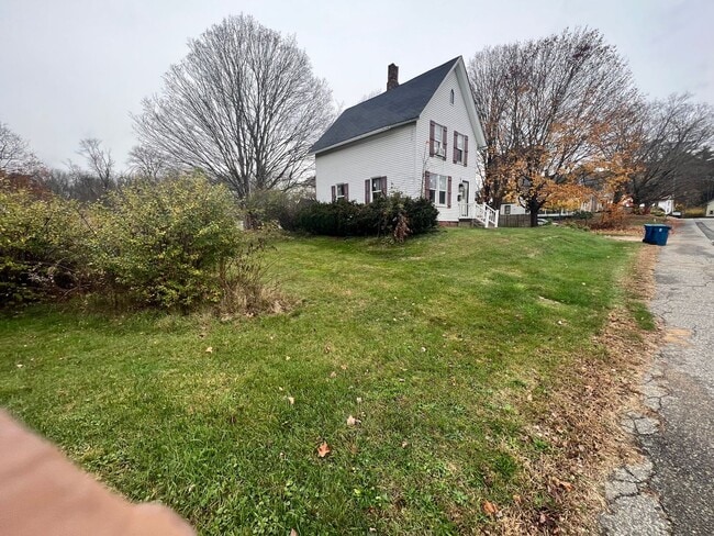 38 Ramsdell St in Warren, MA - Building Photo - Building Photo