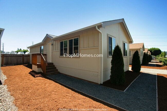13163 SE Hwy 212 in Clackamas, OR - Building Photo - Building Photo