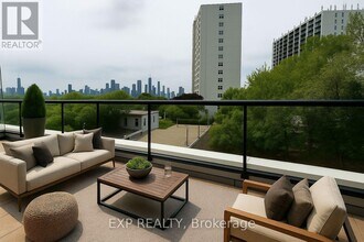 800-800 Broadview Ave in Toronto, ON - Building Photo - Building Photo