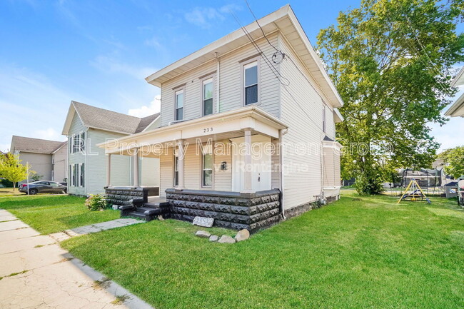 235 W Church St in Newark, OH - Building Photo - Building Photo