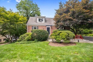 128 Glendale Rd in Scarsdale, NY - Building Photo