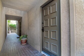557 E Verdugo Ave in Burbank, CA - Building Photo - Building Photo