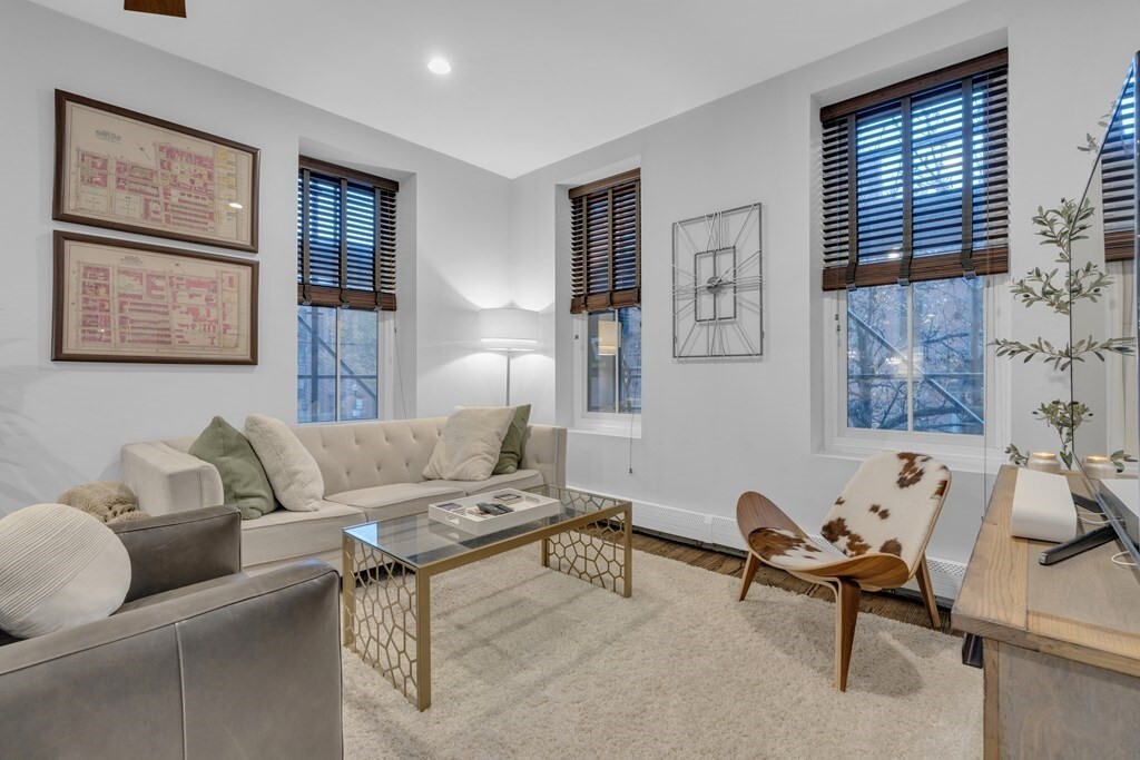 30-34-34 E Concord St in Boston, MA - Building Photo