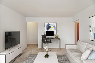 Tuscan Shores Apartments in Roseville, MI - Foto de edificio - Building Photo
