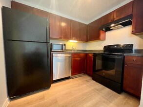 655 W Irving Park Rd in Chicago, IL - Foto de edificio - Building Photo