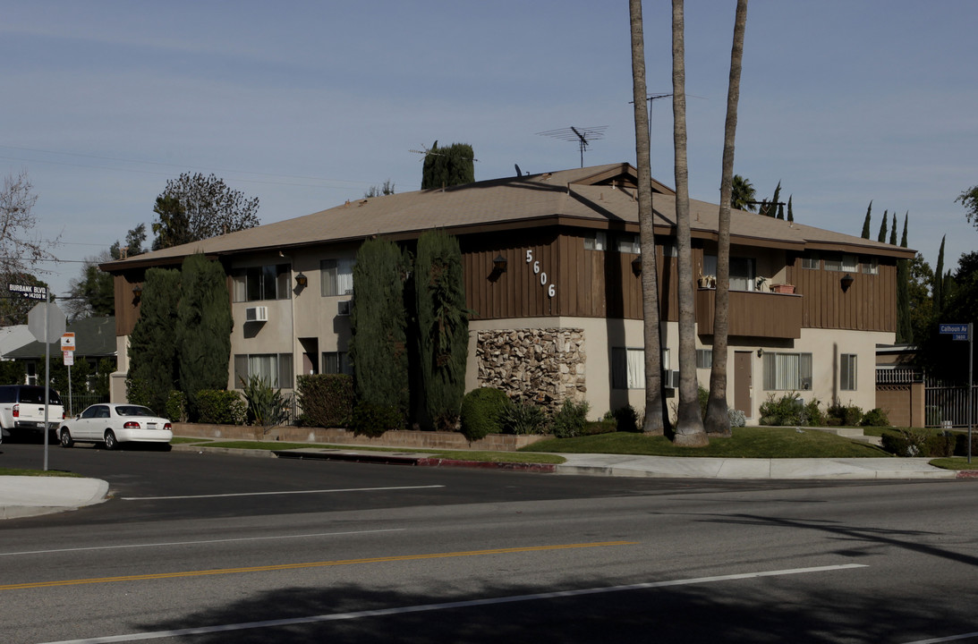 5606 Calhoun Ave in Van Nuys, CA - Building Photo