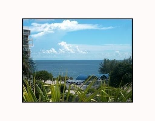 2475 Brickell Ave, Unit 709 in Miami, FL - Foto de edificio - Building Photo