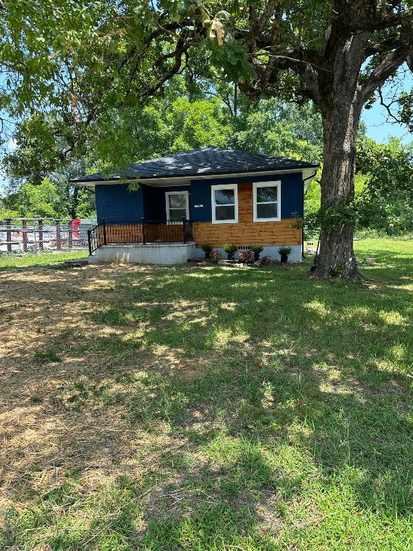 property at 1909 Daisy St