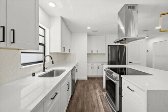 11218 Creek View Dr in Riverview, FL - Building Photo - Building Photo