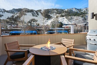 447 E Cooper Ave in Aspen, CO - Building Photo - Building Photo