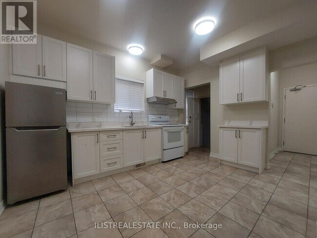 222 Athol St E in Oshawa, ON - Building Photo - Building Photo