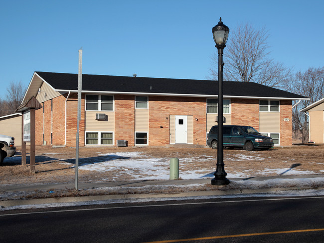 Wood Creek Estates Apartments in St. Joseph, MN - Foto de edificio - Building Photo