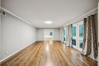 5659 Chevy Chase Dr in Houston, TX - Building Photo - Building Photo