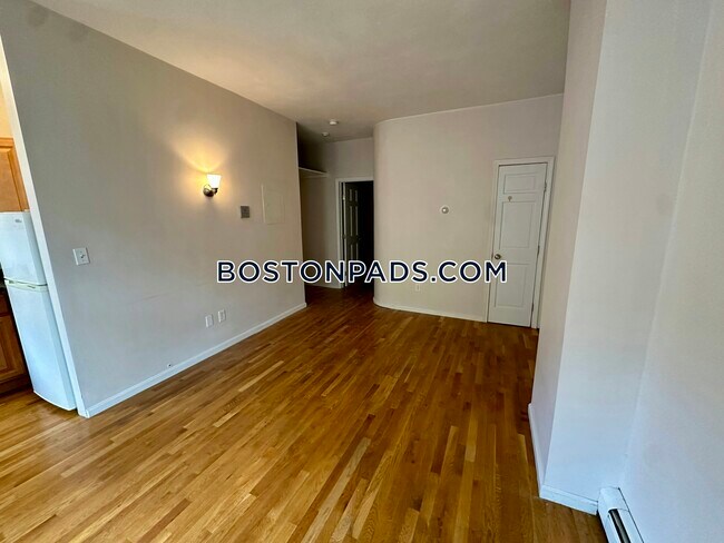 67 S Huntington Ave in Boston, MA - Building Photo - Building Photo