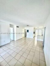 2740 W 63rd St in Hialeah, FL - Foto de edificio - Building Photo