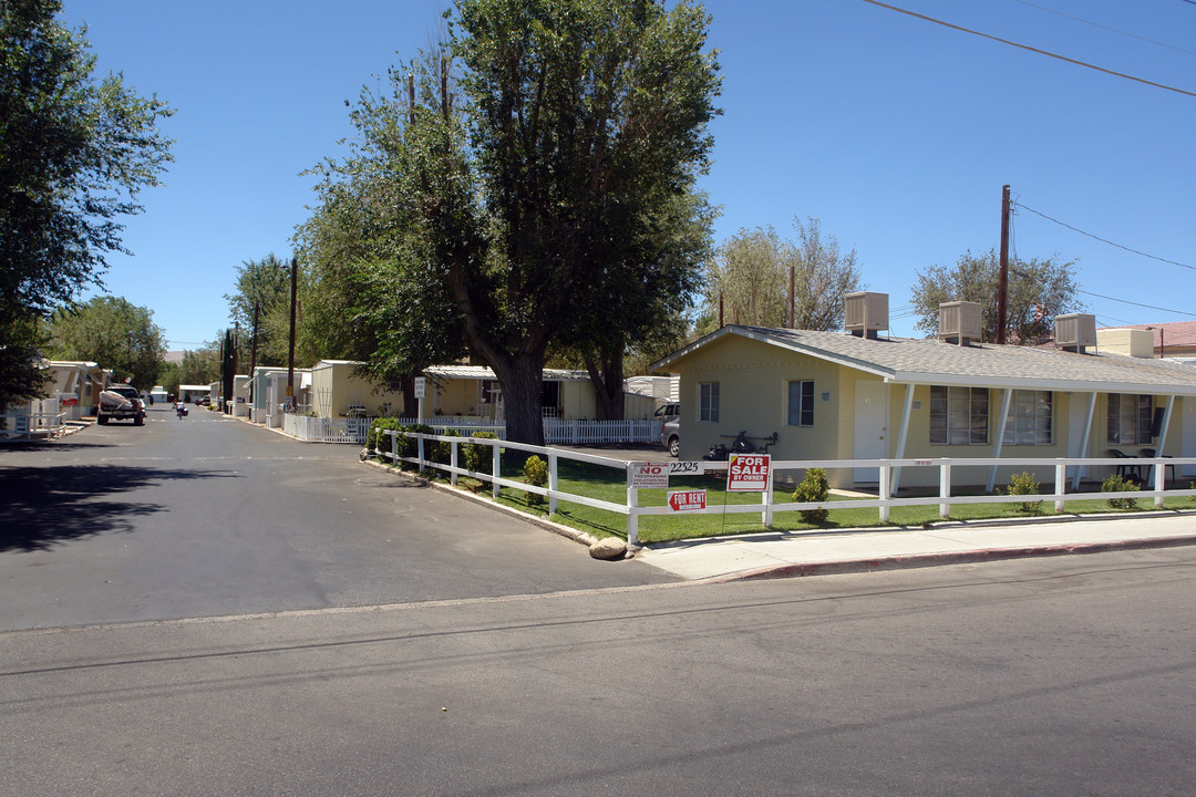 Apple Valley Mobile Home Lodge in Apple Valley, CA - Building Photo