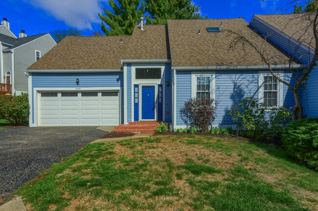 property at 2624 Hunters Point Dr