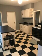 2477 N Oakland Ave, Unit Lower in Milwaukee, WI - Building Photo - Building Photo