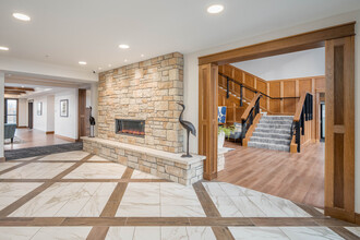 Jeffers Waterfront Apartments in Prior Lake, MN - Foto de edificio - Lobby