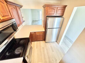 6121 W 24th Ave in Hialeah, FL - Building Photo - Building Photo