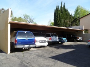 6852 Hazeltine Ave in Van Nuys, CA - Building Photo - Other