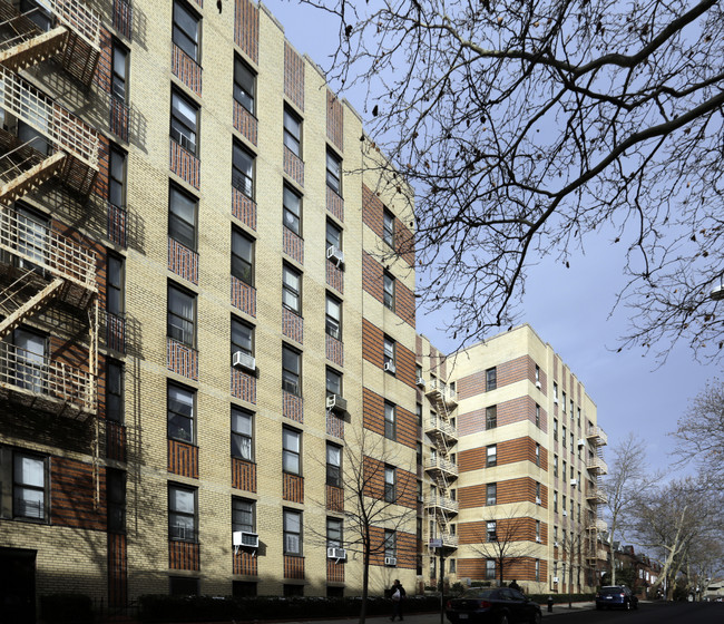 45-42 41st St in Long Island City, NY - Foto de edificio - Building Photo