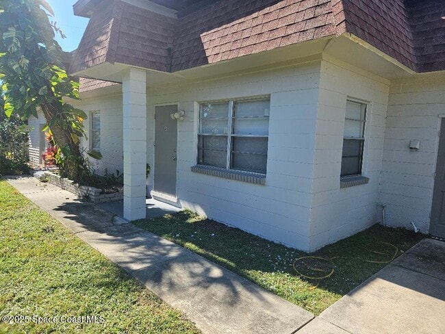 18 North Ct in Indialantic, FL - Foto de edificio - Building Photo