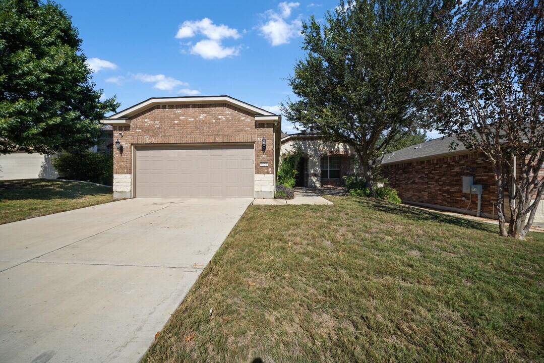 4054 Deep River in San Antonio, TX - Building Photo