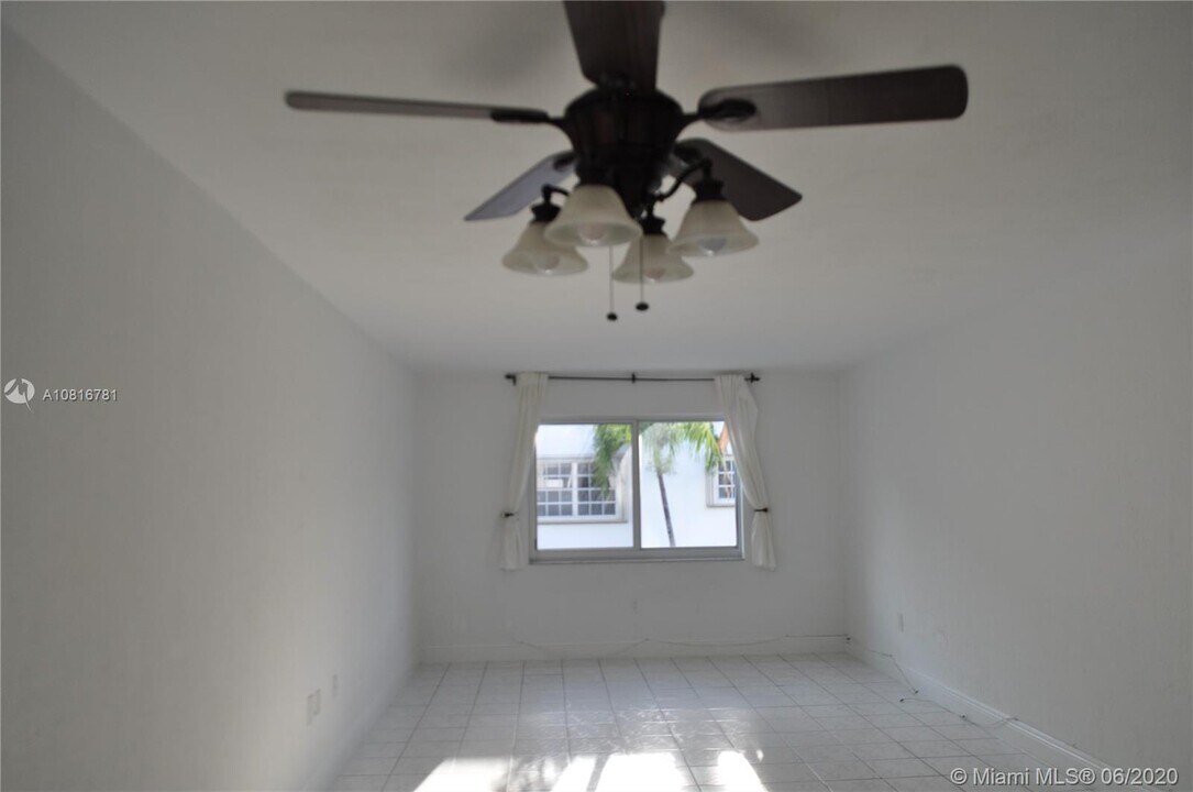 251 Galen Dr-Unit -204E in Key Biscayne, FL - Building Photo