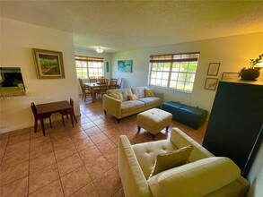 8630 SW 3rd St, Unit Pembroke Pines LAKE VIEW in Pembroke Pines, FL - Building Photo - Building Photo