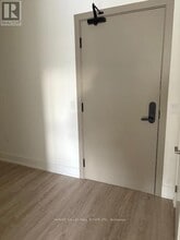 2075 King Rd in King City, ON - Building Photo - Building Photo