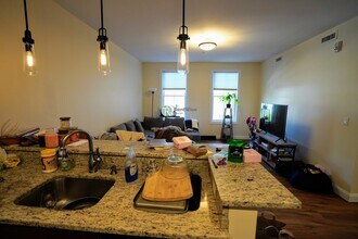 315 Broadway in Somerville, MA - Foto de edificio - Building Photo