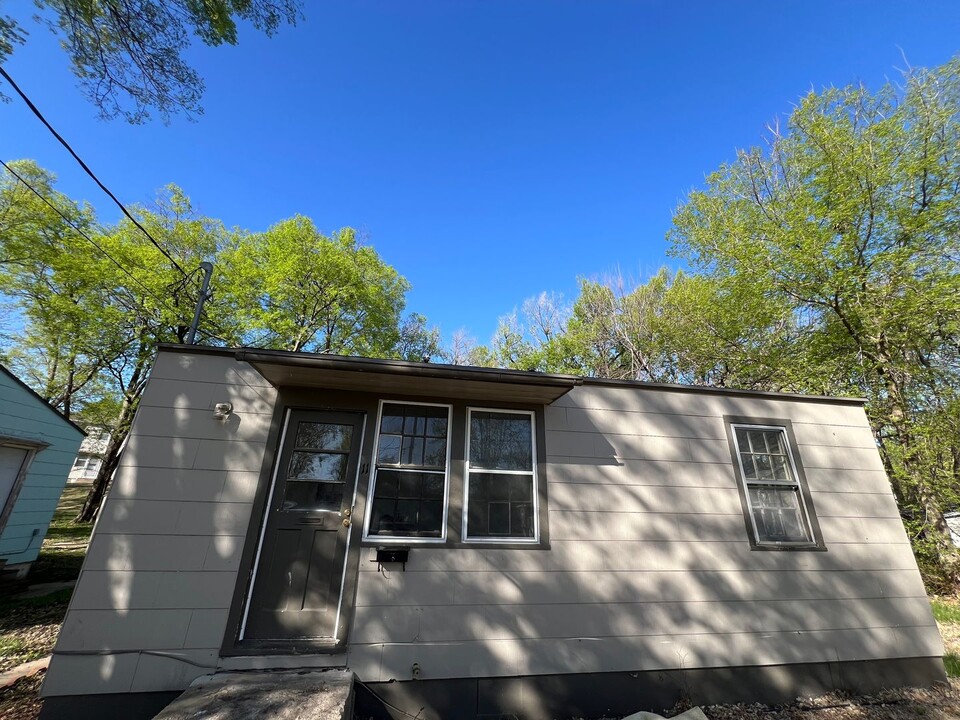 11 Lincoln Cir in Junction City, KS - Building Photo