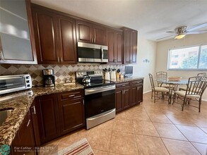 4725 Lucerne Lakes Blvd in Greenacres, FL - Building Photo - Building Photo