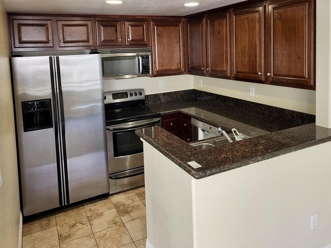 3957 Nobel Dr in San Diego, CA - Building Photo - Building Photo