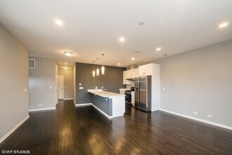 2910 S Archer Ave in Chicago, IL - Building Photo - Building Photo