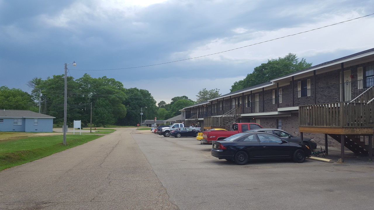 Wheeler Dr. Apartments in Fulton, MS - Building Photo