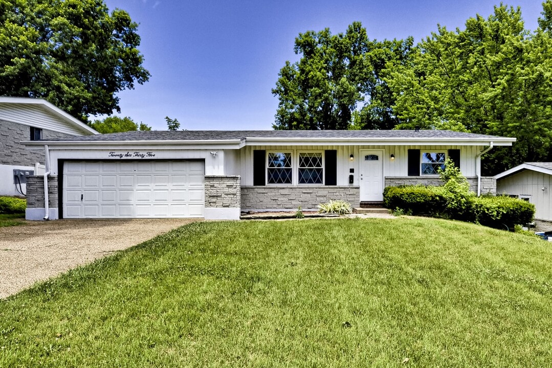 2635 Netherton Dr in St. Louis, MO - Building Photo