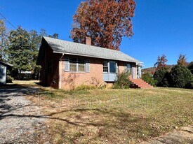 15 Allen Ave in Asheville, NC - Building Photo