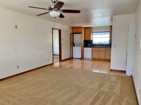 1691 Albion Ct in Hollister, CA - Building Photo